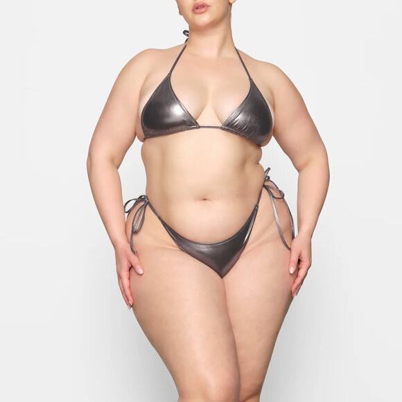 SKIMS Metallic Swim The Bikini Bottom in Carbon Size 4X Cheeky Thong Strappy - Picture 3 of 6